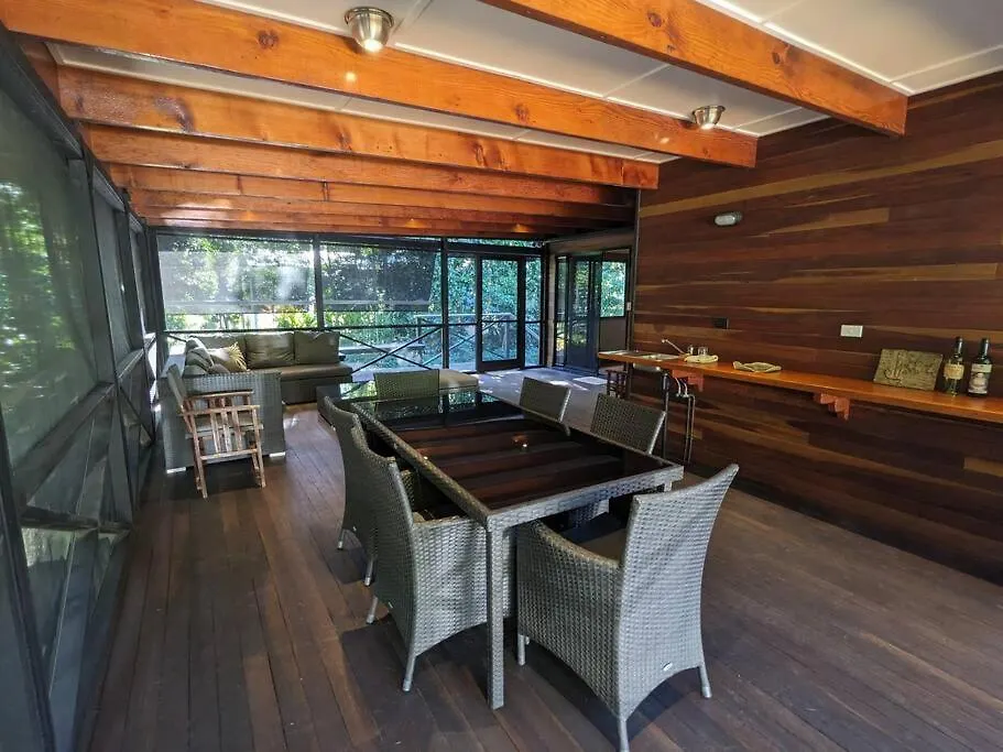 Beachmere Escape Australien